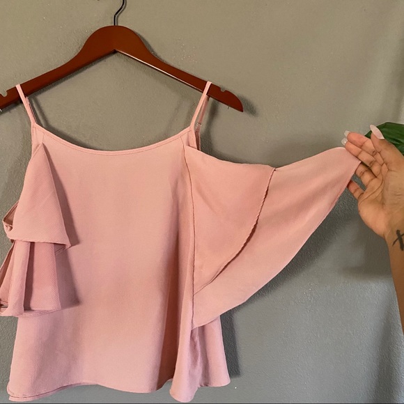 5/$25 Pink cold shoulder crop top - Picture 5 of 5
